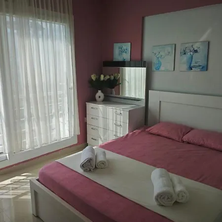 Four Seasons Life 1, Trikomo