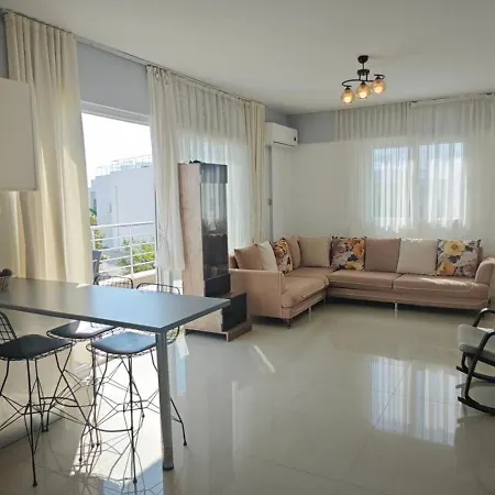 Appartement Four Seasons Life 1, Trikomo